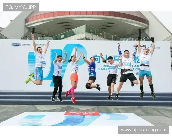 城市马拉松精彩瞬间成都街舞队展现灵活性与活力的完美结合